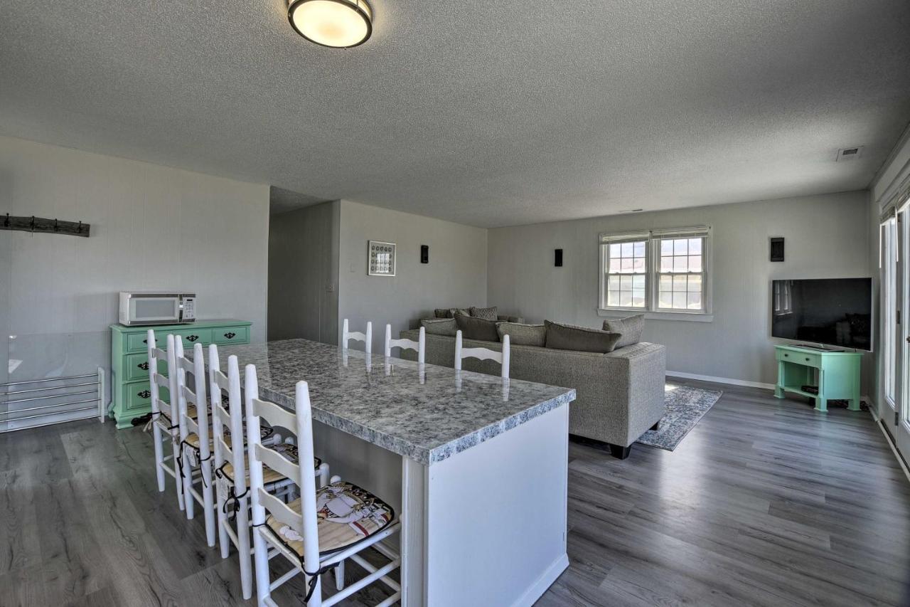 Oak Island Beach Abode With Deck Walk To Shore! Dış mekan fotoğraf