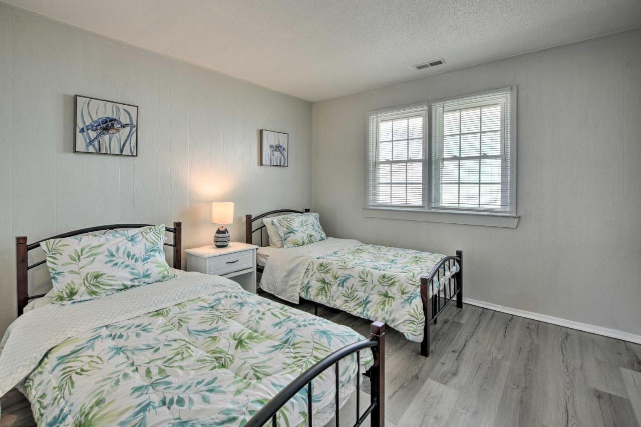 Oak Island Beach Abode With Deck Walk To Shore! Dış mekan fotoğraf