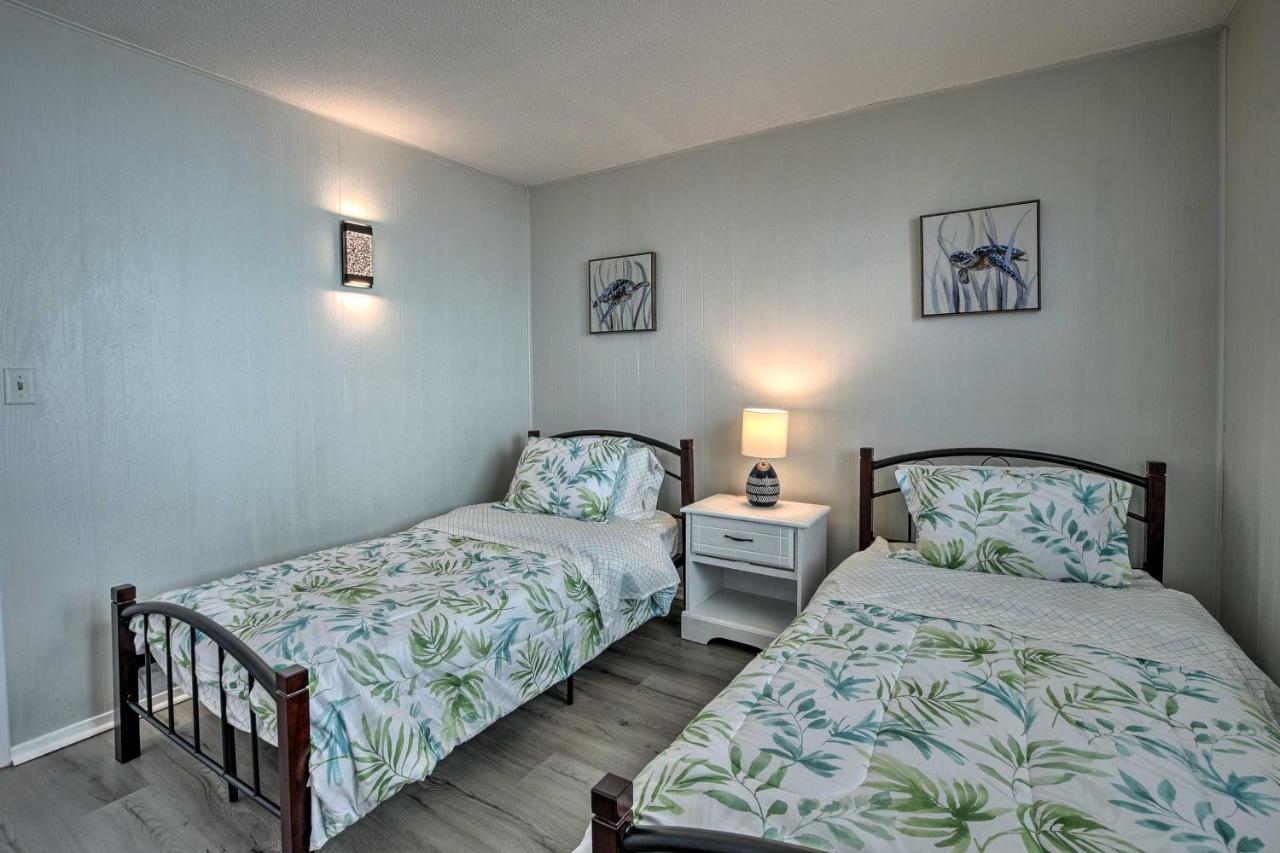 Oak Island Beach Abode With Deck Walk To Shore! Dış mekan fotoğraf