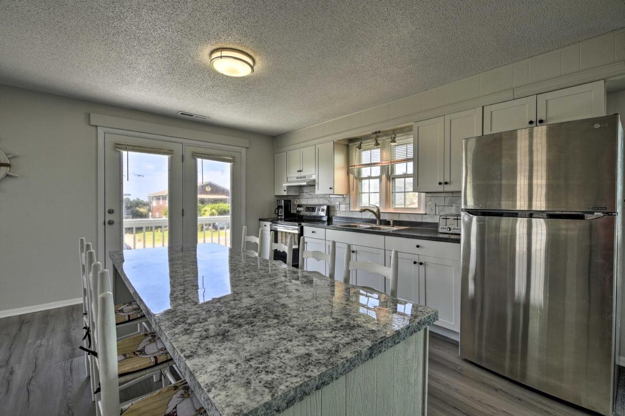 Oak Island Beach Abode With Deck Walk To Shore! Dış mekan fotoğraf